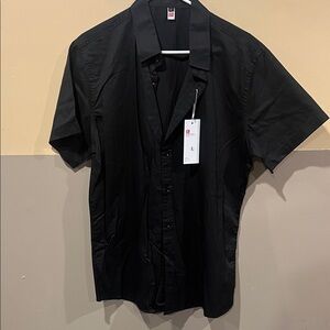 Man Wan Walk Black Short Sleeve Button-Up Shirt – Size L (New with Tags)